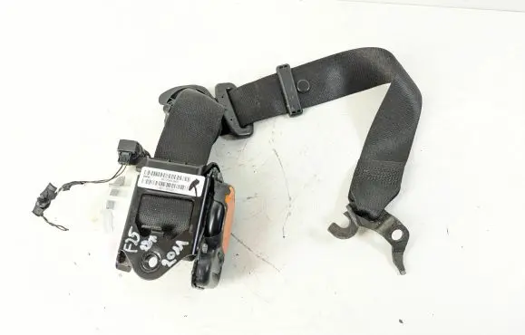 BMW X3 F25 Front seatbelt 7258436 S2725843605 11B0174P0827