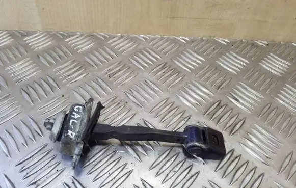 Skoda Octavia Mk2 (1Z) Rear door check strap stopper
