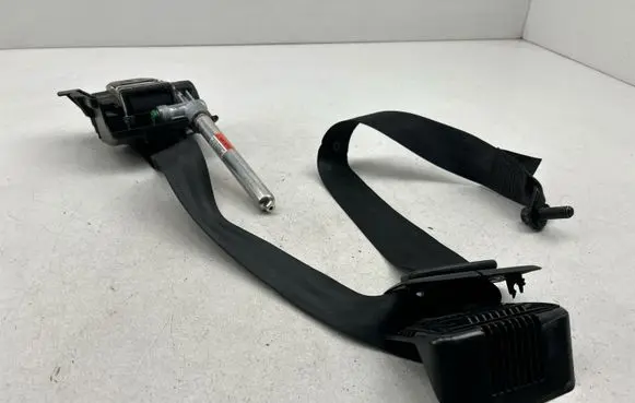 Middle seatbelt (rear)