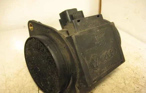 Volkswagen Golf III Mass air flow meter PIERB71822101074906461
