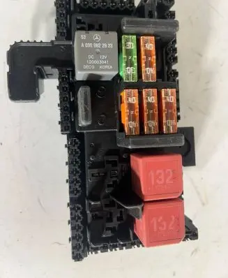 Mercedes-Benz C W205 Fuse module A2059068501 529881F08 172161526