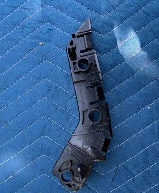 Land Rover Discovery 5 Fender mounting bracket LK7216F072A
