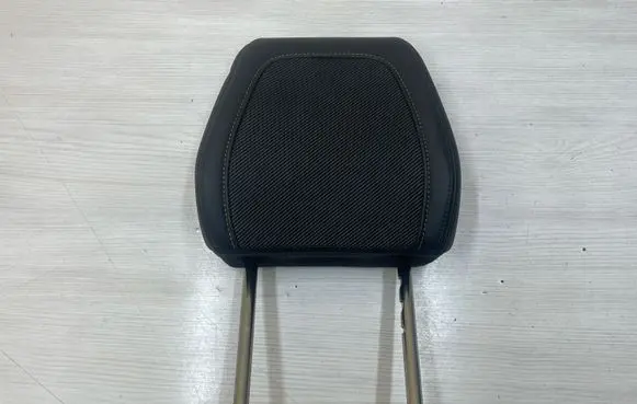 Peugeot 2008 II Front seat headrest 