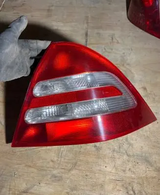 Mercedes-Benz C W203 Rear/tail lights R001b022a01