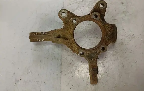 Suzuki Grand Vitara II Front wheel hub spindle knuckle