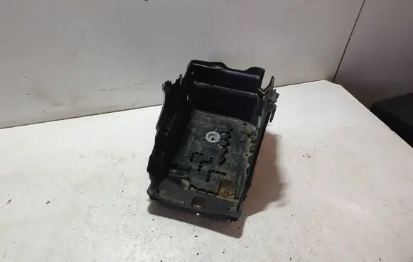 Volvo XC70 Battery tray 31201041