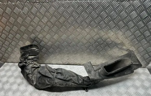 Air intake hose/pipe