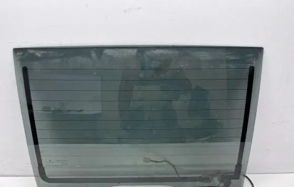 Mitsubishi L200 Rear windscreen/windshield window 