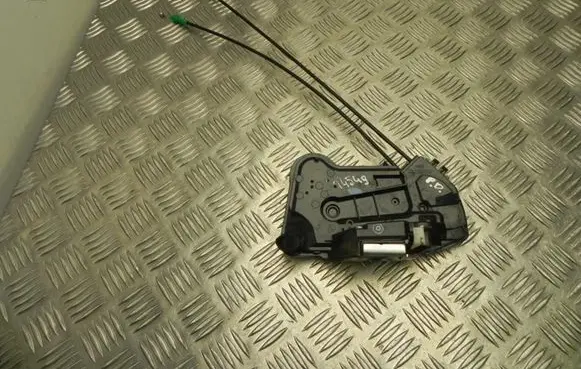 Toyota Corolla E160 E170 Front door lock 17120707E T4549