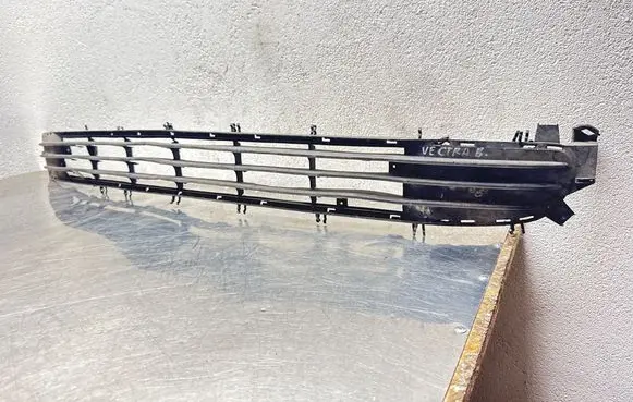 Opel Vectra B Front bumper lower grill 09116132 4367917