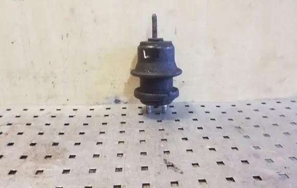 Subaru Outback Engine mount bracket