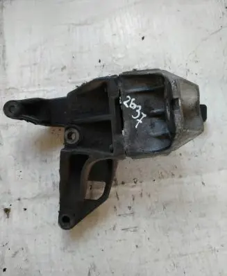 Opel Vectra B Engine mounting bracket 90498184