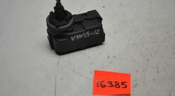 Volkswagen Golf IV Headlight level adjustment motor 1J0901295F
