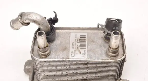 Volvo V70 Engine oil radiator 30792231