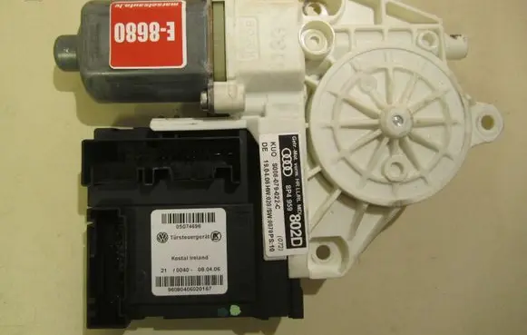 Audi A3 S3 A3 Sportback 8P Rear door window regulator motor 8P4959802D