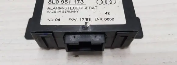 Audi A8 S8 D2 4D Alarm control unit/module 8L0951173 LNR0062