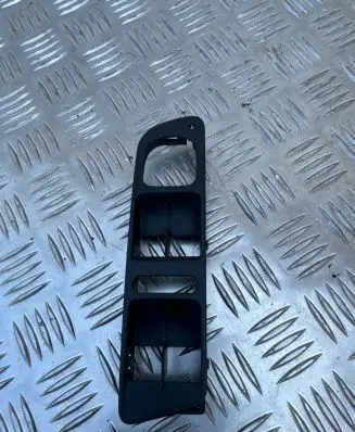 Volkswagen Tiguan Front door window switch trim 5N1867255