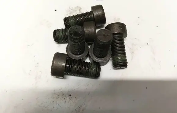 Volkswagen PASSAT B6 Nuts/bolts 