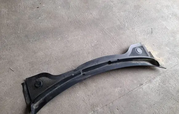 Audi Q3 8U Wiper trim 8U1819403