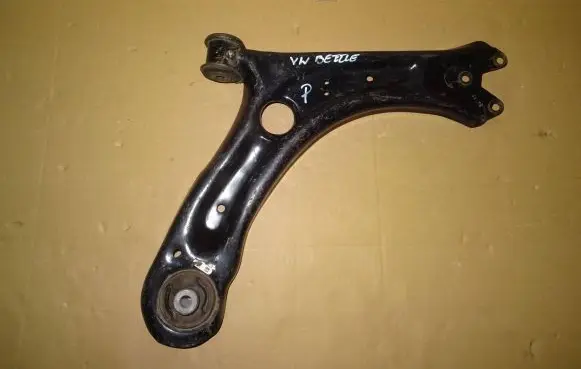 Volkswagen Beetle A5 Front lower control arm/wishbone 561407152C