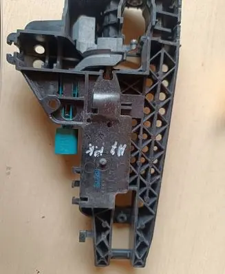 Audi A7 S7 4G Front door exterior handle/bracket 4H0837885