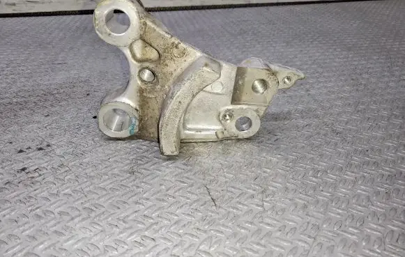 Honda Civic Engine mounting bracket