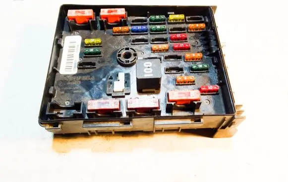 Volkswagen PASSAT B7 Fuse module 3C0937125A