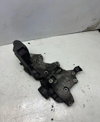 Volkswagen PASSAT B6 Generator/alternator bracket 03L903143K