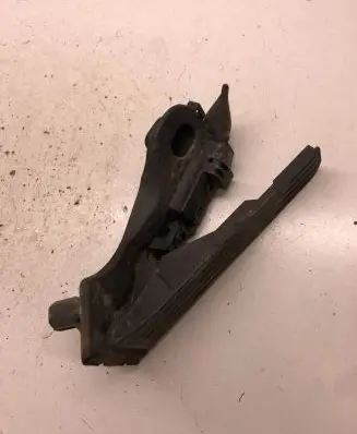 Accelerator throttle pedal