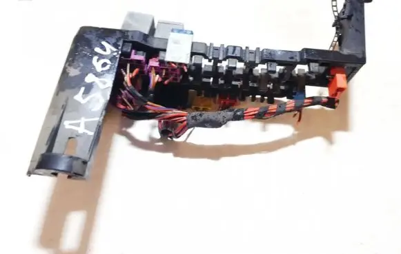 Volkswagen PASSAT B5.5 Fuse box set 8d1937545