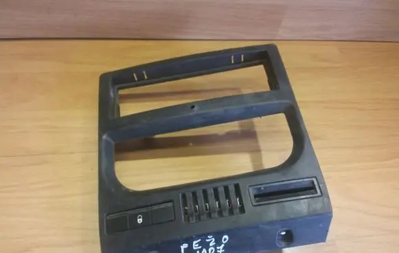 Peugeot 1007 Radio/GPS head unit trim 9647541477 6262120