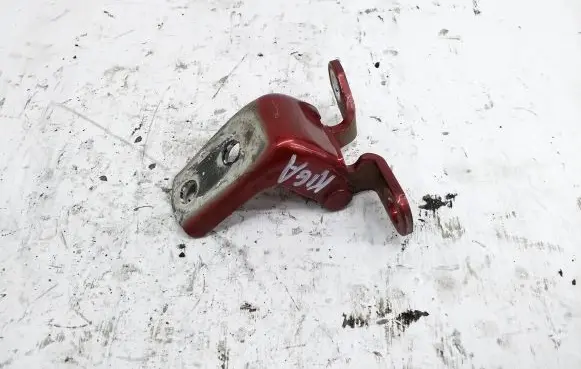 Honda CR-V Rear door lower hinge