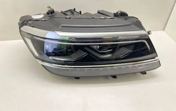 Volkswagen Tiguan Headlight/headlamp 5NB941082D
