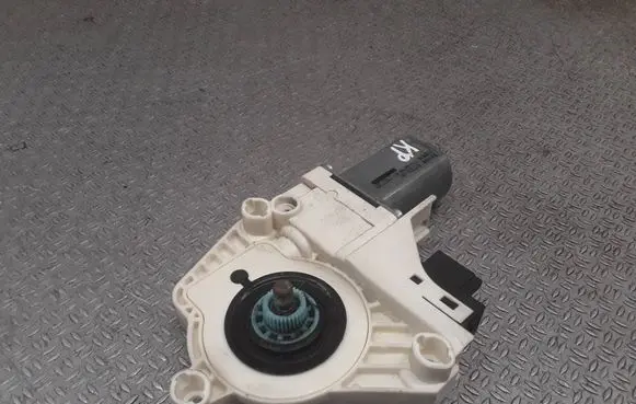 Audi A6 S6 C6 4F Front door window regulator motor 4F0959801D