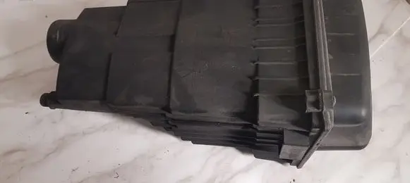 Citroen Xsara Picasso Air filter box 9634107180