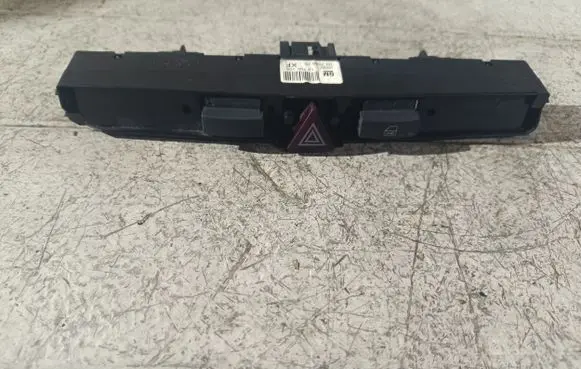 Opel Zafira B Hazard light switch 13100105
