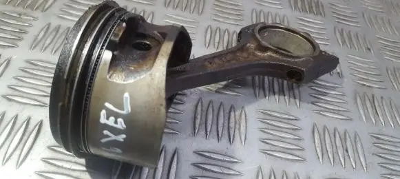 Opel Astra G Piston with connecting rod