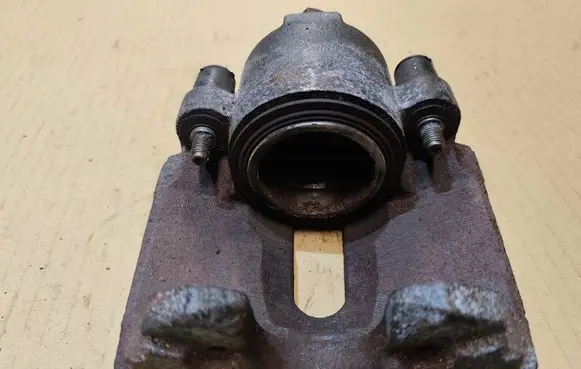 Chrysler Sebring (ST-22 - JR) Front brake caliper 