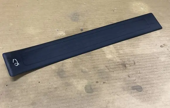 Mercedes-Benz GL X164 Rear sill trim cover A1646801535 1646801535