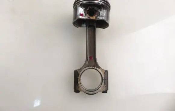 Nissan Qashqai Piston with connecting rod 