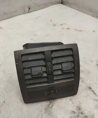 Rear air vent grill