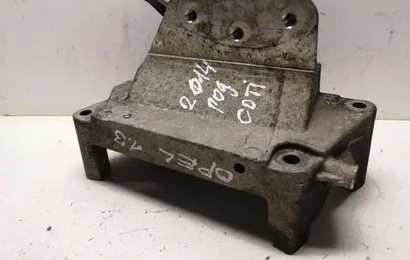 Opel Astra J Engine mounting bracket 55565439