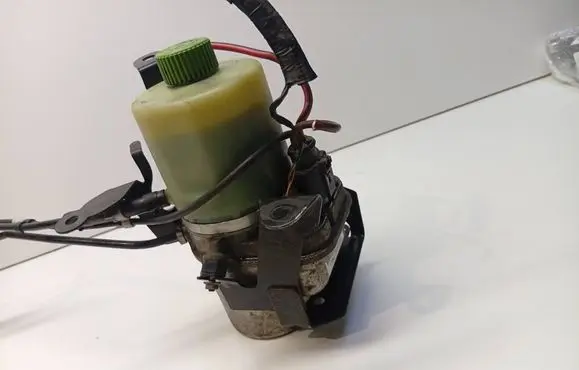 Volkswagen Polo V 6R Power steering pump 6R0423156C
