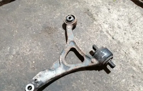 Volvo XC90 Front lower control arm/wishbone