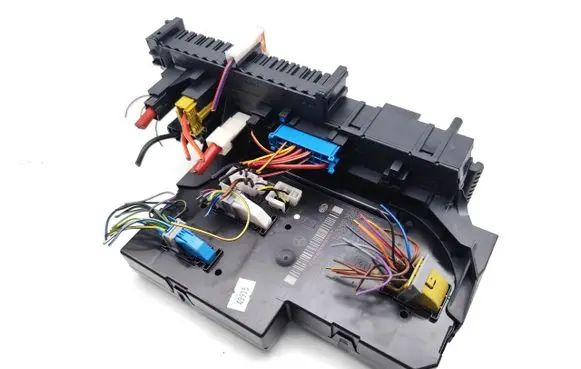 Mercedes-Benz E AMG W212 Fuse module 2129003822 5DK011023