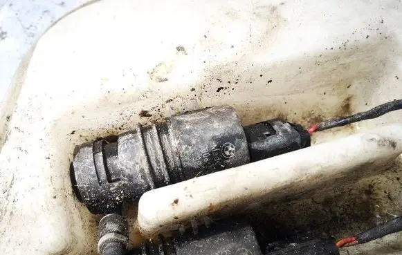 BMW 5 F10 F11 Windscreen/windshield washer pump 8362154