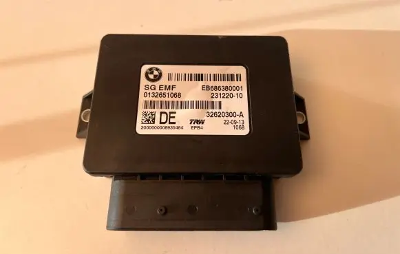 BMW 5 F10 F11 Hand brake control module 686380001