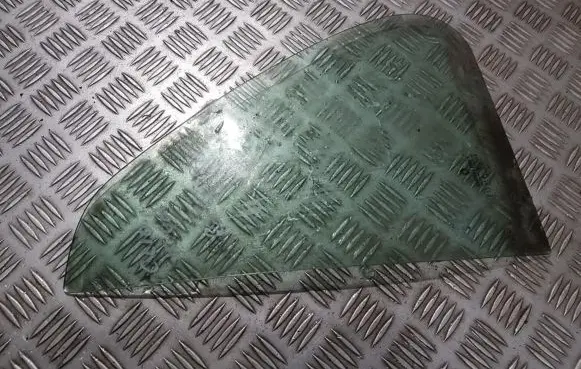 Renault Clio I Rear vent window glass 