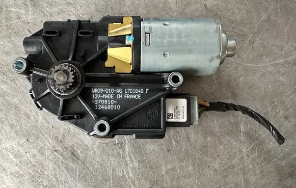 Nissan Qashqai Sunroof motor/actuator 4223021 P32L