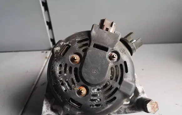 Ford Focus Generator/alternator 1042102710 DAN930 14V150